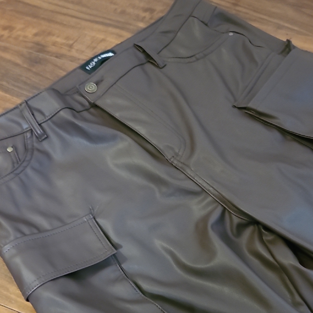 Unisex Brown Cargo Pants - Picture 3 of 13